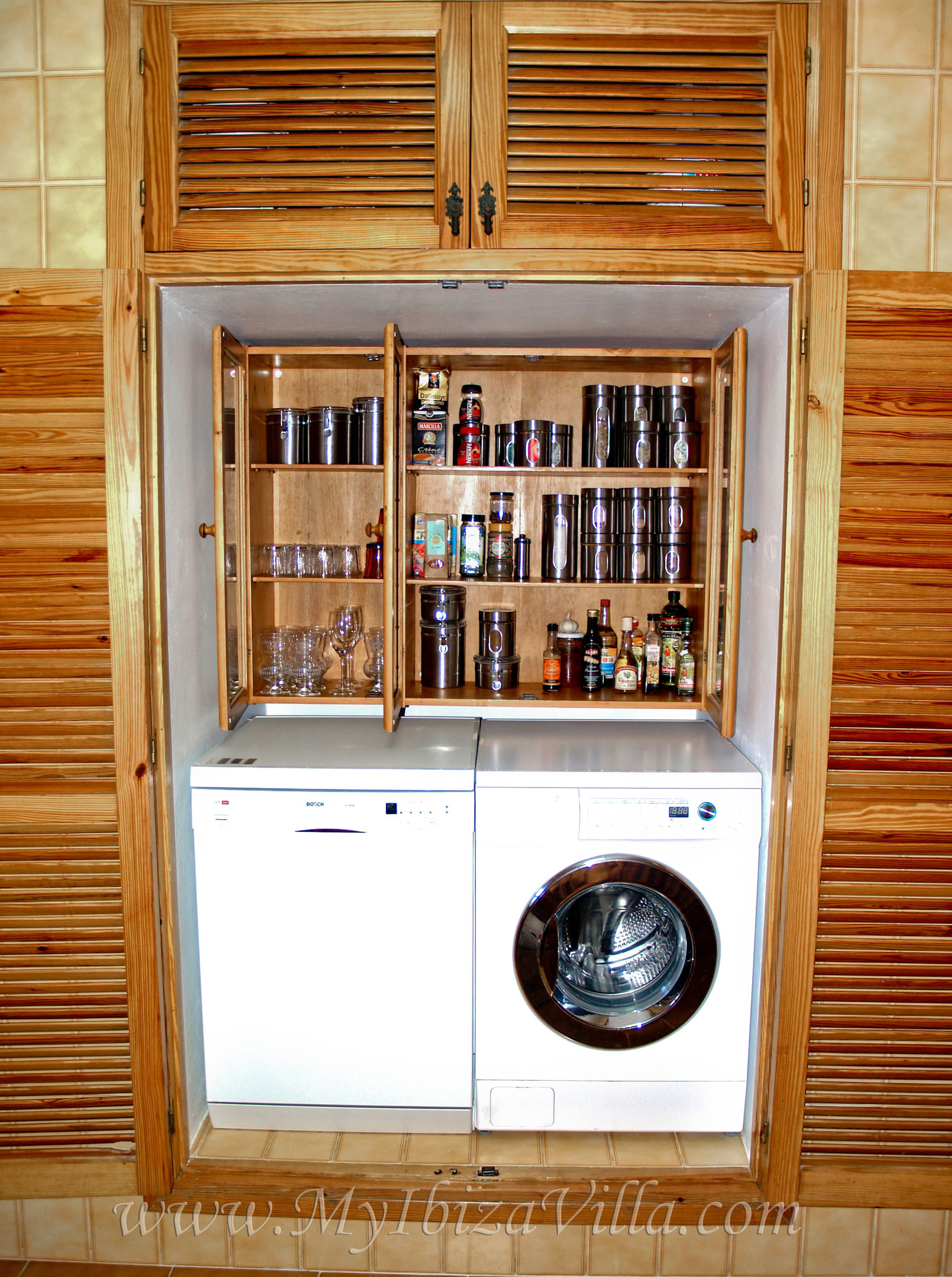 stock cupboard with a lot of spices at your disposal in the villa Ibiza