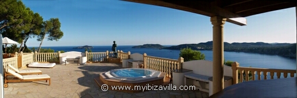 the largest sun terrace with whirlpool of your Spain villa.