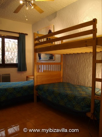 twin bedroom with built-in wardrobes and ventilator of the Spain villa