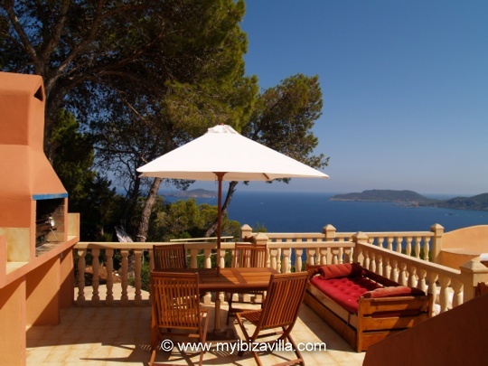 2nd terrace with gas-BBQ at the villa to rent