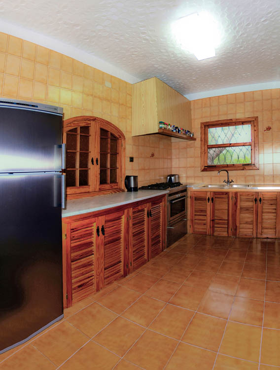 Click to see the kitchen 