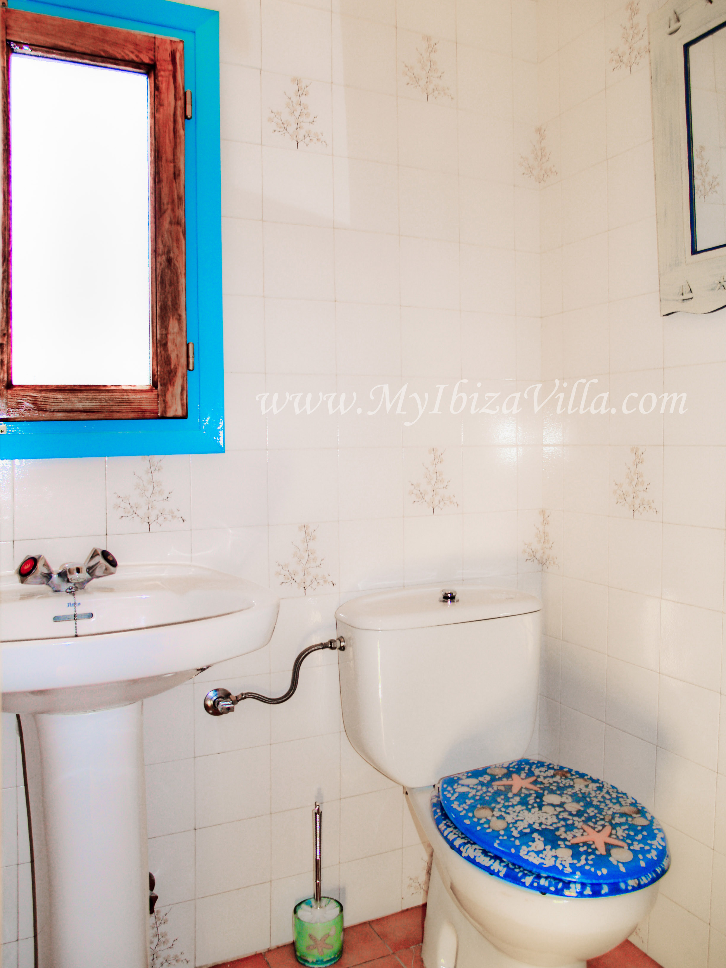 Shower room with toilet and sink in the Spain villa